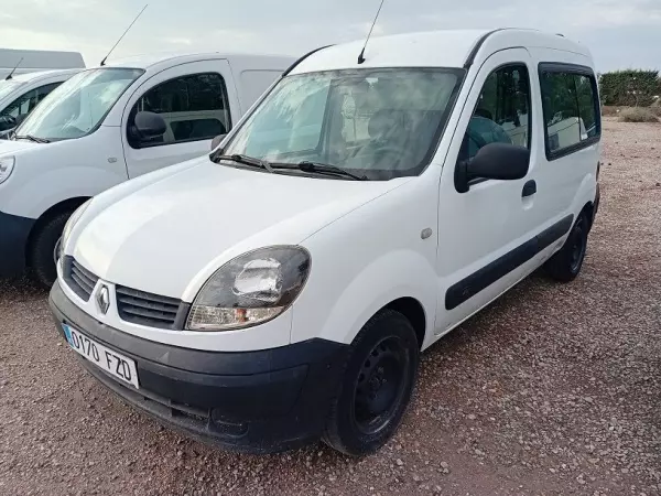 RENAULT KANGOO 1.5 DCI. con 5 plazas.