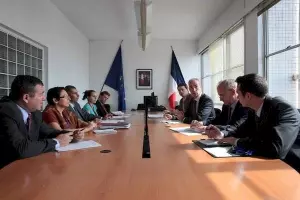 ofrece servicios de préstamos