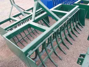 TRAÍLLA DESPEDRADORA NUEVA DE 1.75 M.