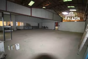 Nave en alquiler en Orihuela 2000 m² con oficinas y puente grúa