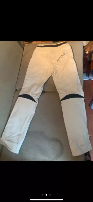 Vendo pantalón de piel de mujer de moto