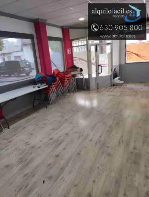 SE ALQUILA BAR EN ZONA FERIA- PILAR DE 75 METROS