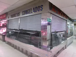 Local dentro de galería comercial, metro Ascao