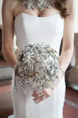 Oficiante Ministro Obispo para Bodas Legales