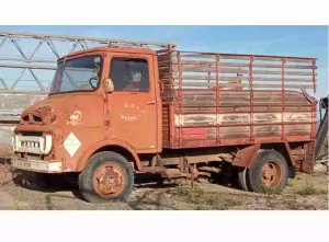 CAMION EBRO C150 A RESTAURAR.