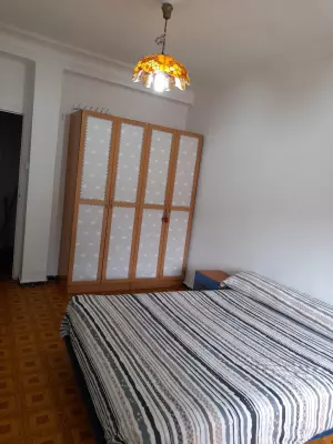 Alquiler de habitación grande para pareja o persona sola en Zaragoza, cerca Plaza Roma