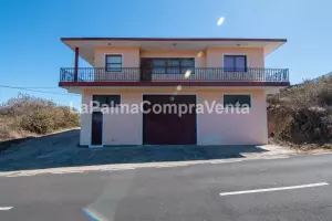 ID-426 Casa grande en una buena ubicación de Santa Cruz, en