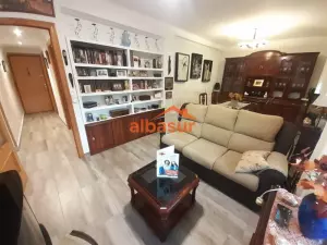 magnífico piso junto a la avenida del brillante