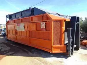TRITURADOR DE MADERA AMB CON MOTOR CATERPILLAR.