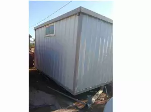 CASETA DE OBRAS CON BAÑO, DUCHA Y LABABO.