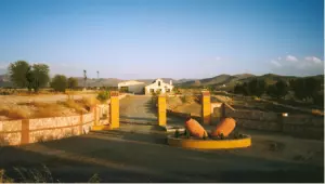 Se vende casa rural-cortijo, nave y finca de 50 Ha.
