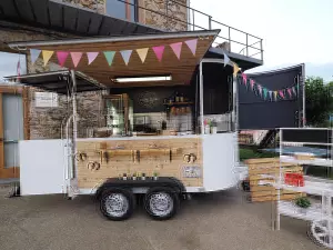 Food truck de 2 ejes a estrenar, homologado para ven