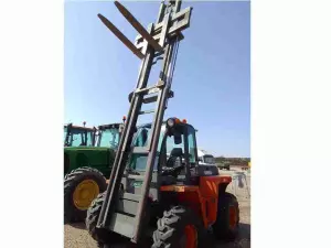 CARRETILLA TODOTERRENO AUSA CH320 4X4 MATRICULADA.