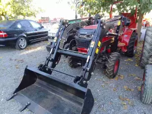 TRACTOR VIÑEDO CON PALA RHINOCEROS 450.