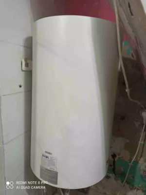 VENDO PRECIOSO TERMO CASI NUEVO  POR MUDANZA PARTICU