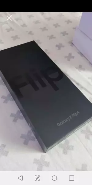 Vendo Samsung galaxy flid Z 4 nuevo