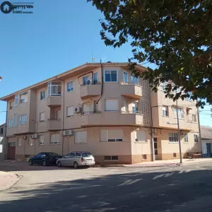 Piso en Venta en La Gineta - 4 Habitaciones, Garaje y Trasteros