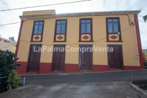 ID-401   Casas antiguas, esta es la suya, tiene una buena di