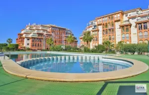 Reformado estudio con gran jardín y piscina comunitaria