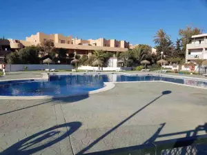 Casa baja preciosa con jardín privado naturista!