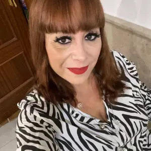 Me urge cuidadora de persona mayor y limpieza del ho