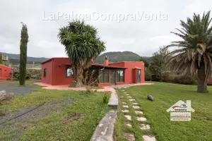 ID-227 Villa de lujo con piscina, en un entorno Maravilloso