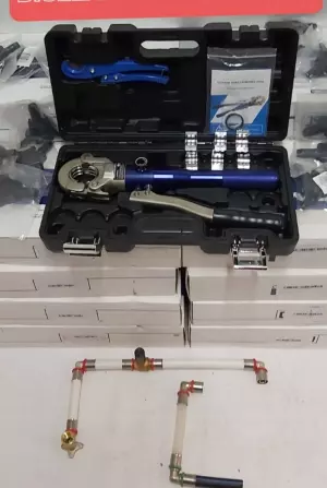 Prensa Manual para Tuberías Multicapa Tipo U | Cabezal Giratorio