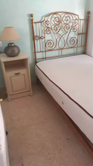 Se alquila habitación