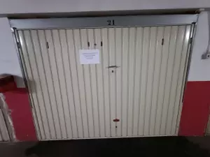 SE ALQUILA GARAJE CERRADO