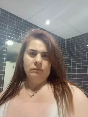 Soy chica española estoy buscando trabajo me urge trabajar l