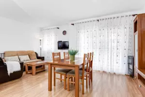 SE ALQUILA APARTAMENTO DE 2 HABITACIONES A 300 METROS DEL MAR EN TORREVIEJA (ALICANTE)