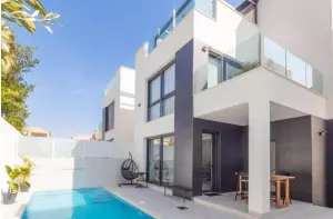 VILLA DE LIJO DE 4 HABITACIONES 3 BAÑOS, PISCINA EN PUNTA PRIMA EN ORIHUELA COSTA (ALICANTE)