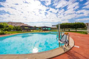 BUNGALOW EN PLANTA BAJA DE 3 HABITACIONES CON PISCINA COMUNITARIA - ZONA TORREVIEJA -
