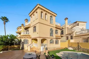 Chalet de 5 habitaciones y piscina privada en La Florida