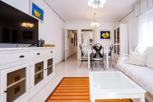 APARTAMENTO DE 2 HABITACIONES 1 BAÑO, GARAJE, EN TORREVIEJA (ALICANTE)