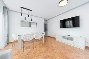 REFORMADO APARTAMENTO DE 3 HABITACIONES. 2 BAÑOS. 102 M2. PLAYA A 200 M. LICENCIA TURISTICA.