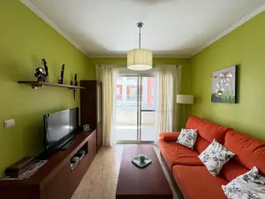 APARTAMENTO EN EL CENTRO DE TORREVIEJA. 2 HABITACIONES. 1 BAÑO. PLAZA DE GARAJE. PISCINA COMUNITARIA.