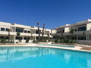 BUNGALOW ( NUEVO) DE 2 HABITACIONES 2 BAÑOS EN TORREVIEJA CERCA DE LA PLAYA