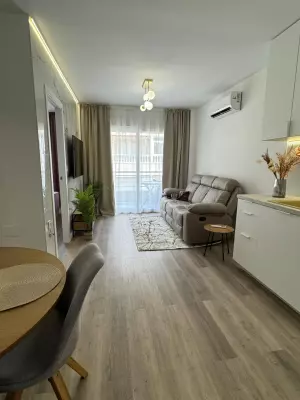 APARTAMENTO HECHO A OBRA NUEVA! TOTALMENTE REFORMADO. 2 DORM. 1 BAÑO. PLAYA DEL CURA A 500 METROS.