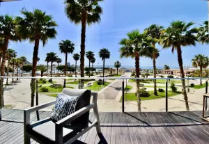 Beautiful frontline apartment in highly sought after area