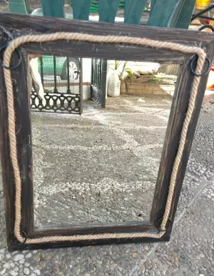 Se vende cuadros y espejos 5€ cada uno, para adornar viviend