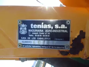 Tractor JOHN DEERE 6110 PREMIUM CON PALA.