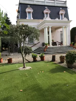 Palacete en montmelo 900 metros y 190 útiles 1200.000 Eur