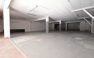 NAVE ACCESO VEHICULOS 650M2 en dos plantas