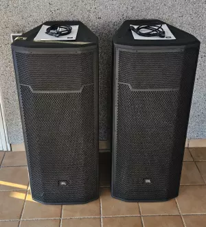 JBL PRX725 3000 watios de sonido RMS.