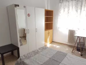 Se alquila piso para los estudiantes