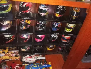 Lote de cascos de moto GP y formula 1