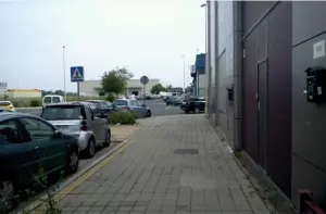 Se alquila nave de muy cercana a sevilla y merca sevilla. Muy buena citu