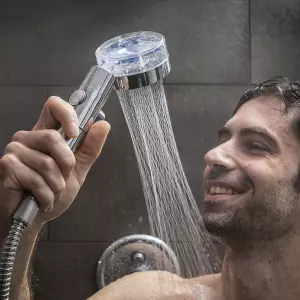Ecoducha Heliwer InnovaGoods con Hélice de Presión y Filtro Purificador