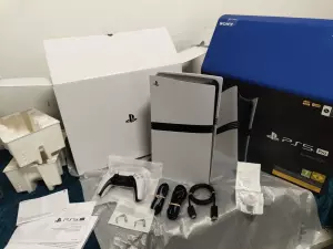 Sony PlayStation PS5 Pro Console y Nintendo Switch 2 console
